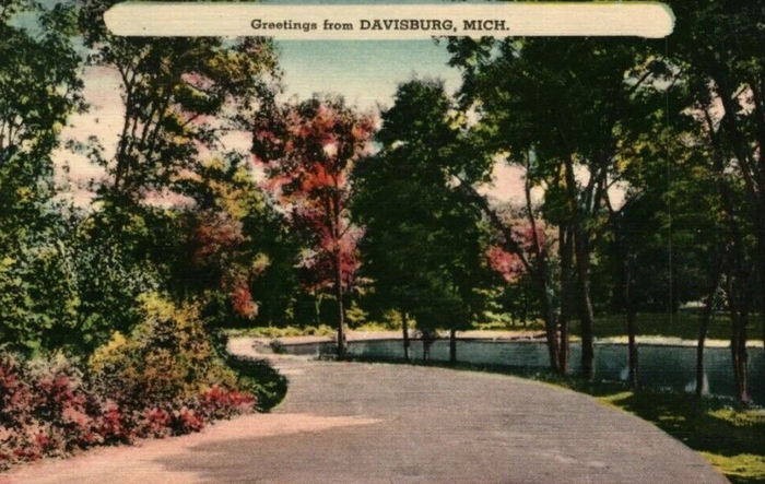 Davisburg - Old Postcard (newer photo)